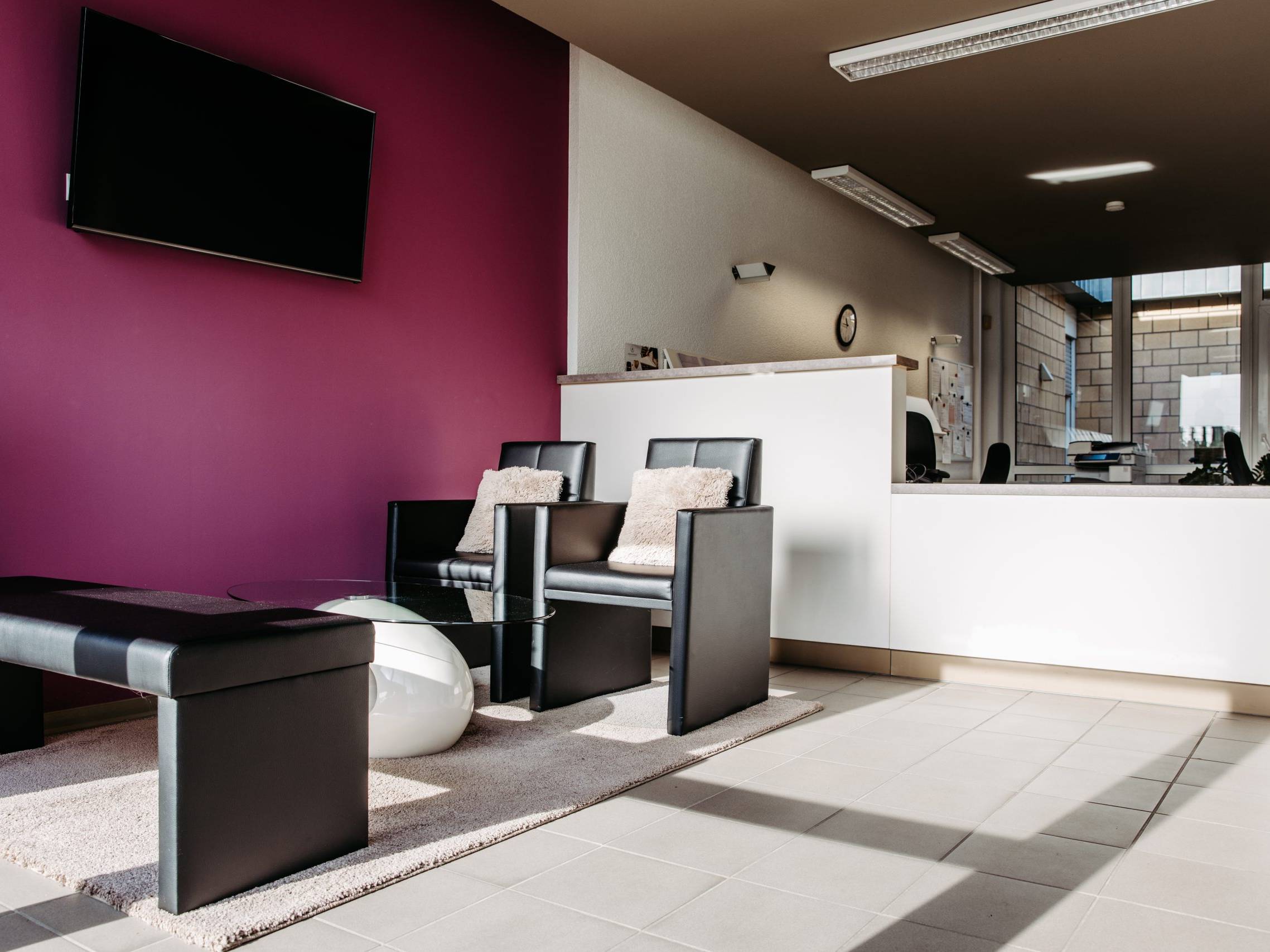 Sessel, Empfangstheke